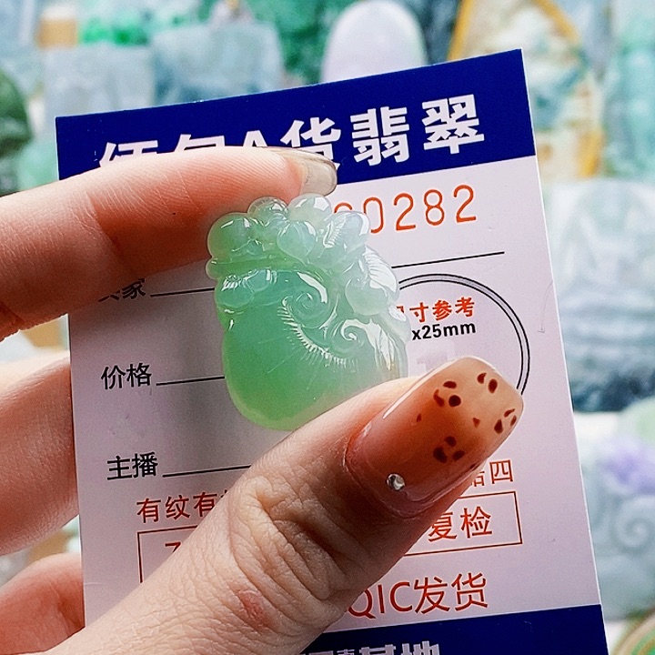 吊坠(不含链)未镶嵌翡翠