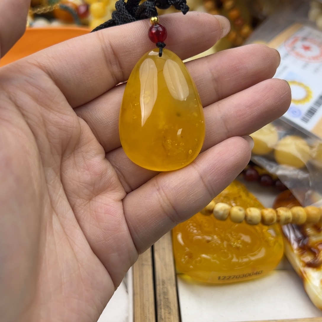 琥珀珠宝奇石未镶嵌