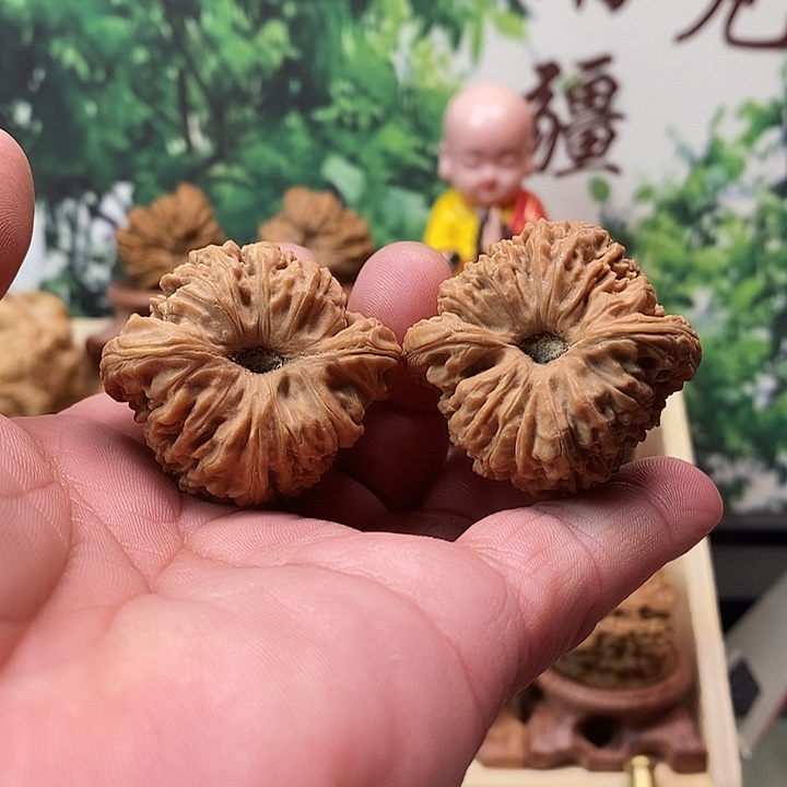 文玩核桃吊坠大*拉丝凹底南疆石