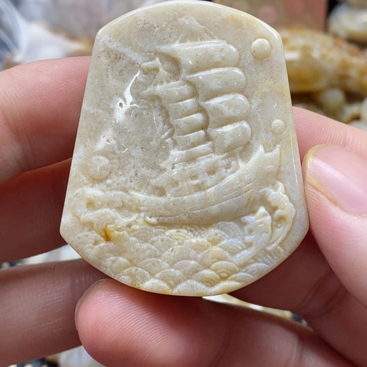 硅化珊瑚（珊瑚玉）颈饰未镶嵌