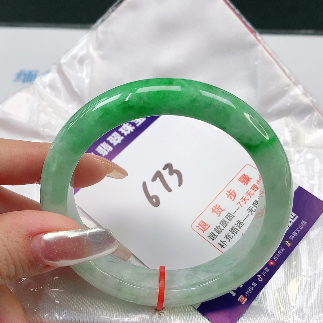 翡翠手镯未镶嵌翡翠手镯