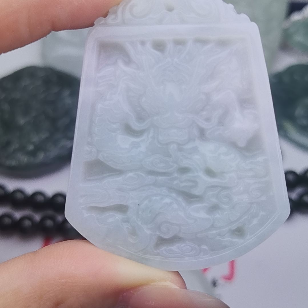 翡翠颈饰未镶嵌天然的A货翡翠