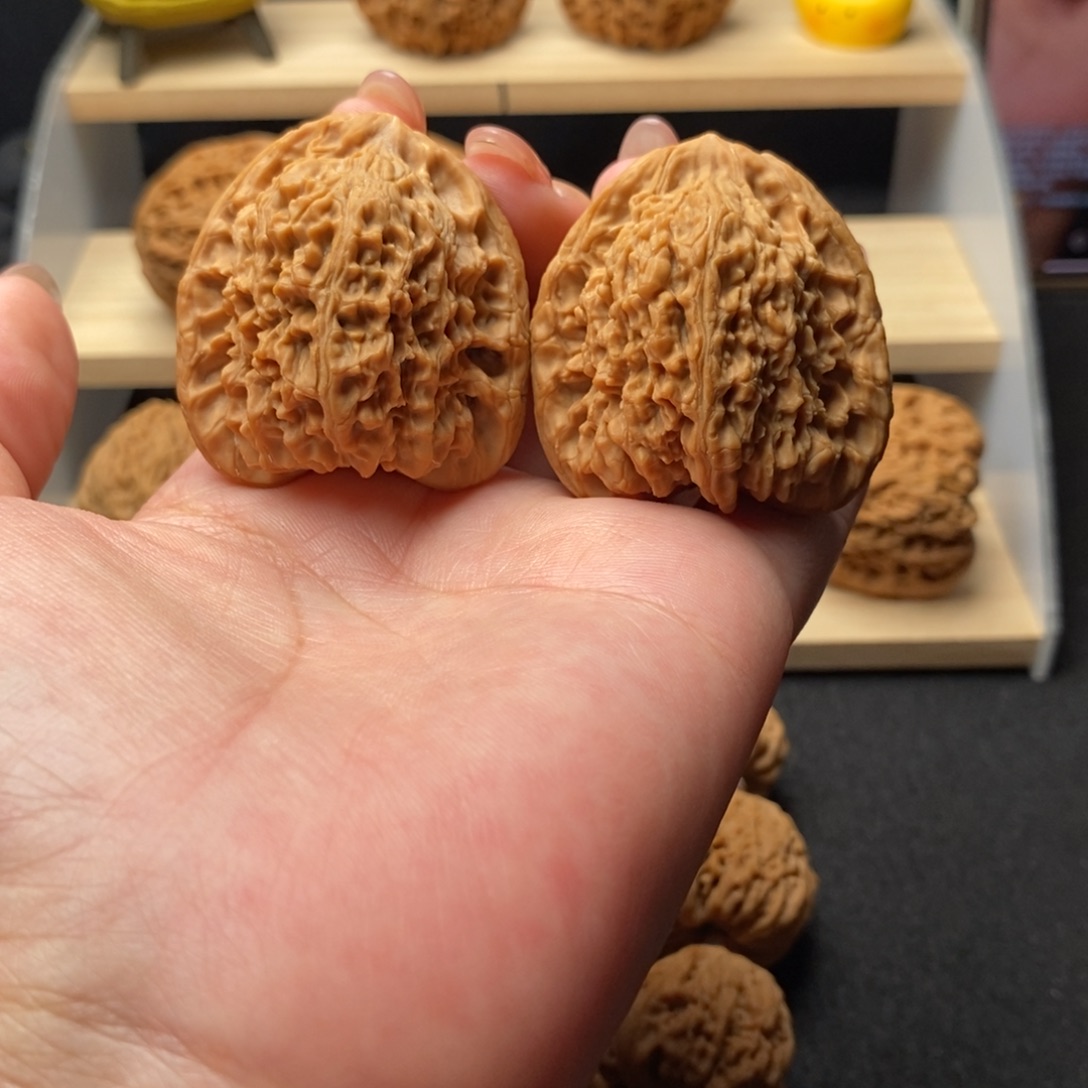 文玩核桃把件37号南将石40凹底高炮拉丝纹全品