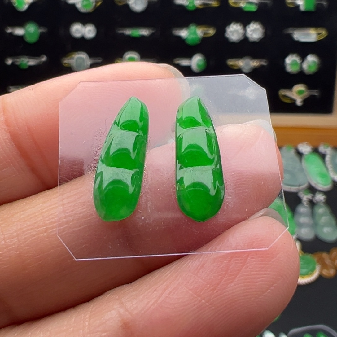 翡翠未镶嵌颈饰豆