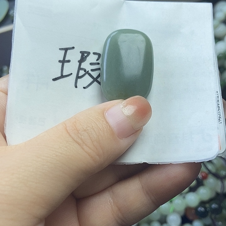 北***姐和田玉未镶嵌颈饰