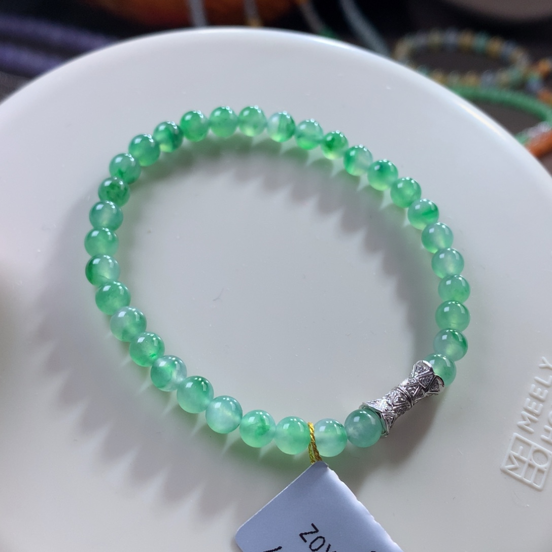 未镶嵌手链翡翠骄***凡卡4.9冰甜绿飘阳绿色花手串