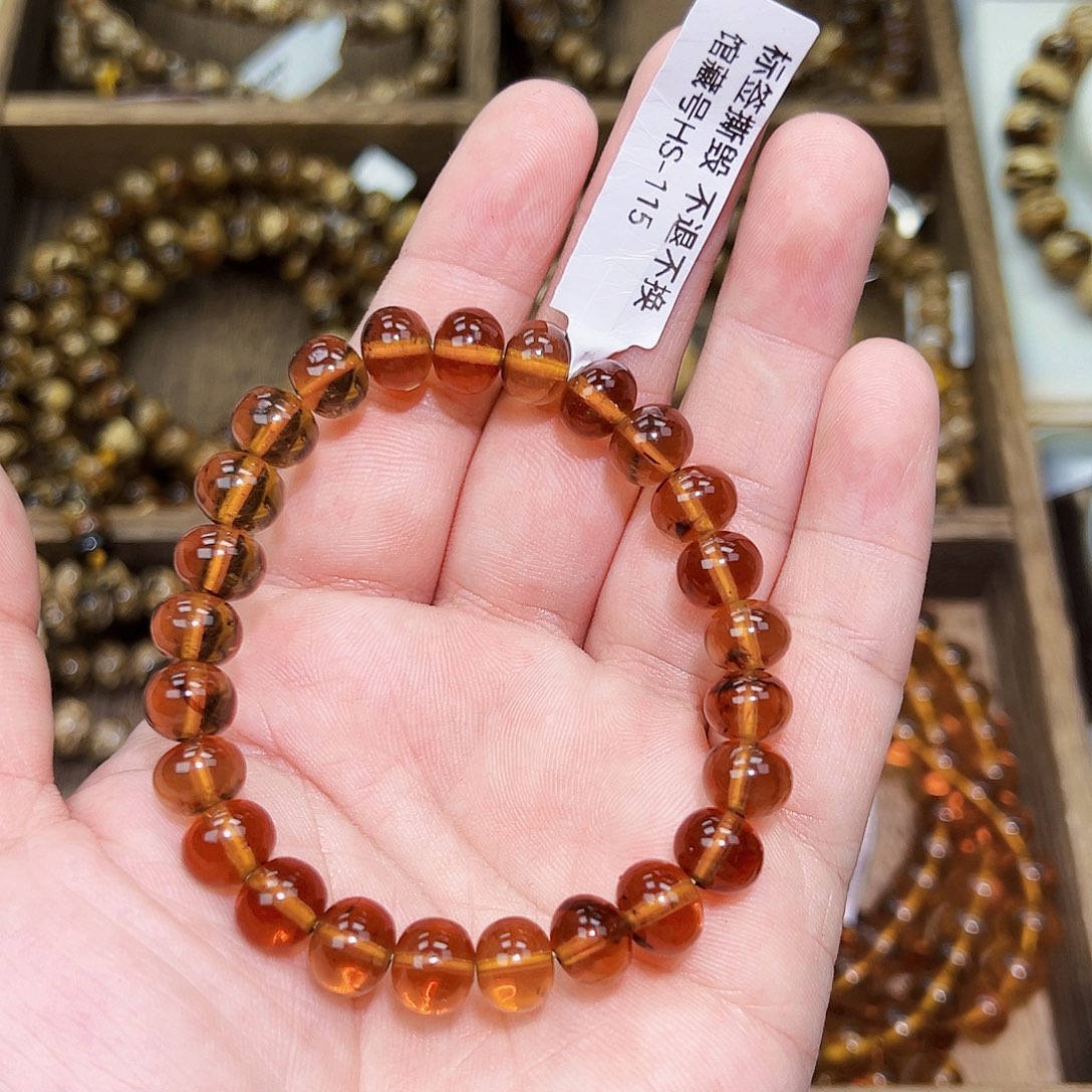 琥珀未镶嵌颈饰抚顺