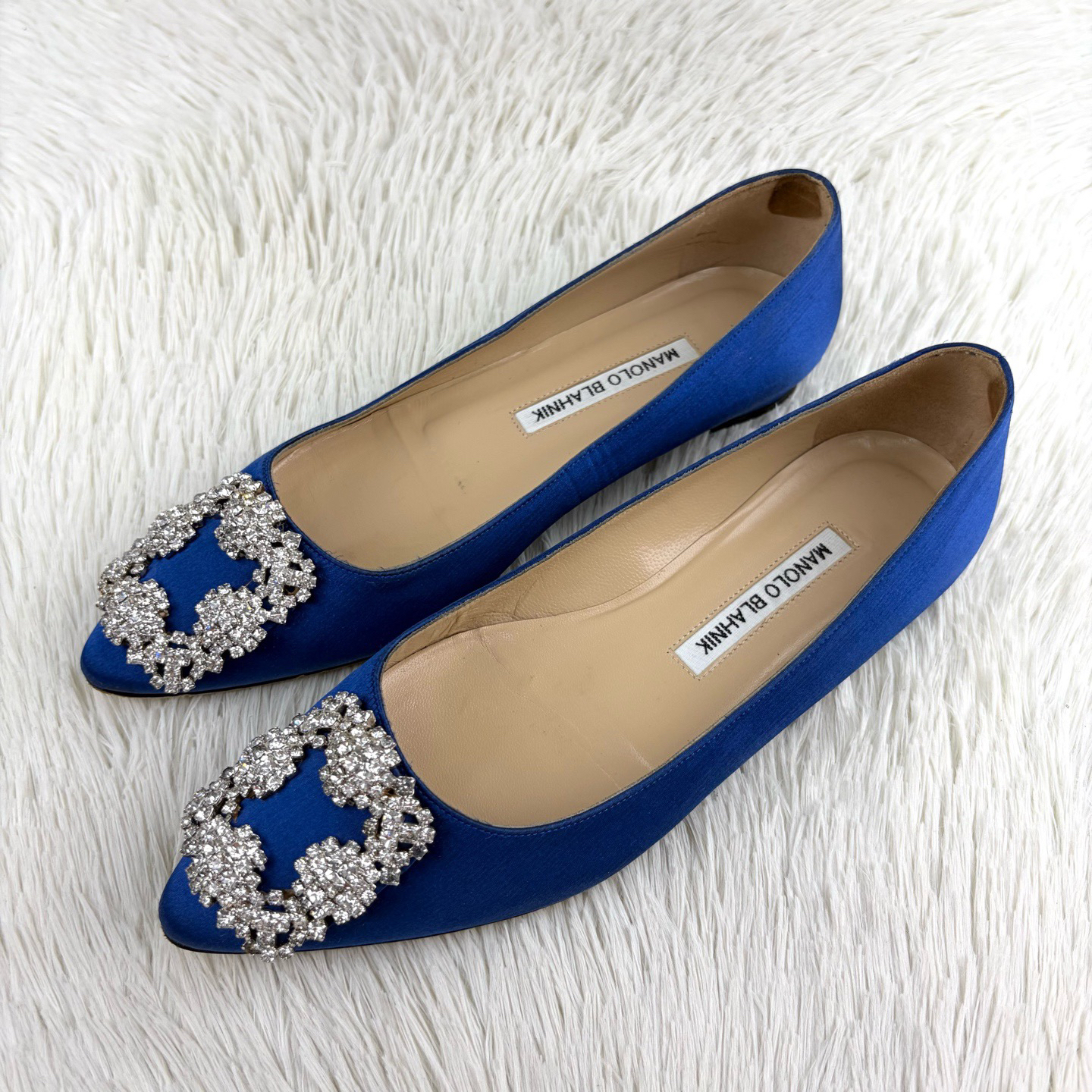 99新 MANOLO BLAHNIK/莫罗·伯拉尼克 真丝缎面钻扣平底鞋35.5码
