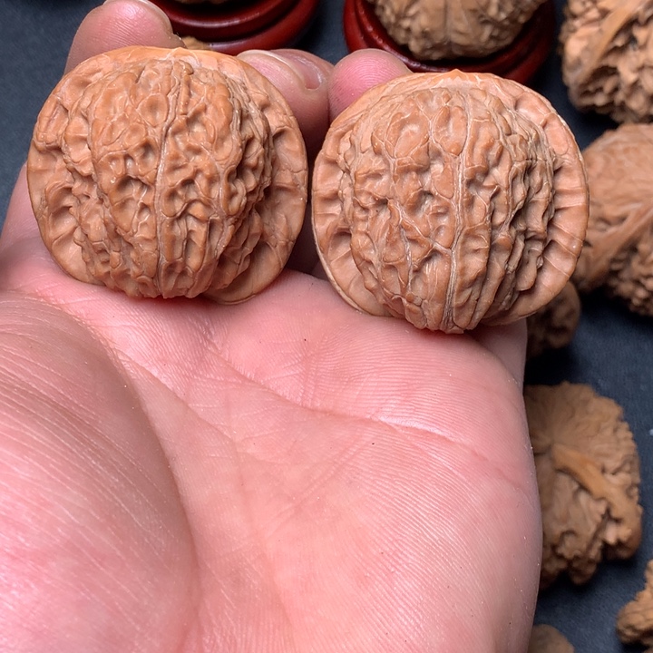 文玩核桃把件40血麒麟307