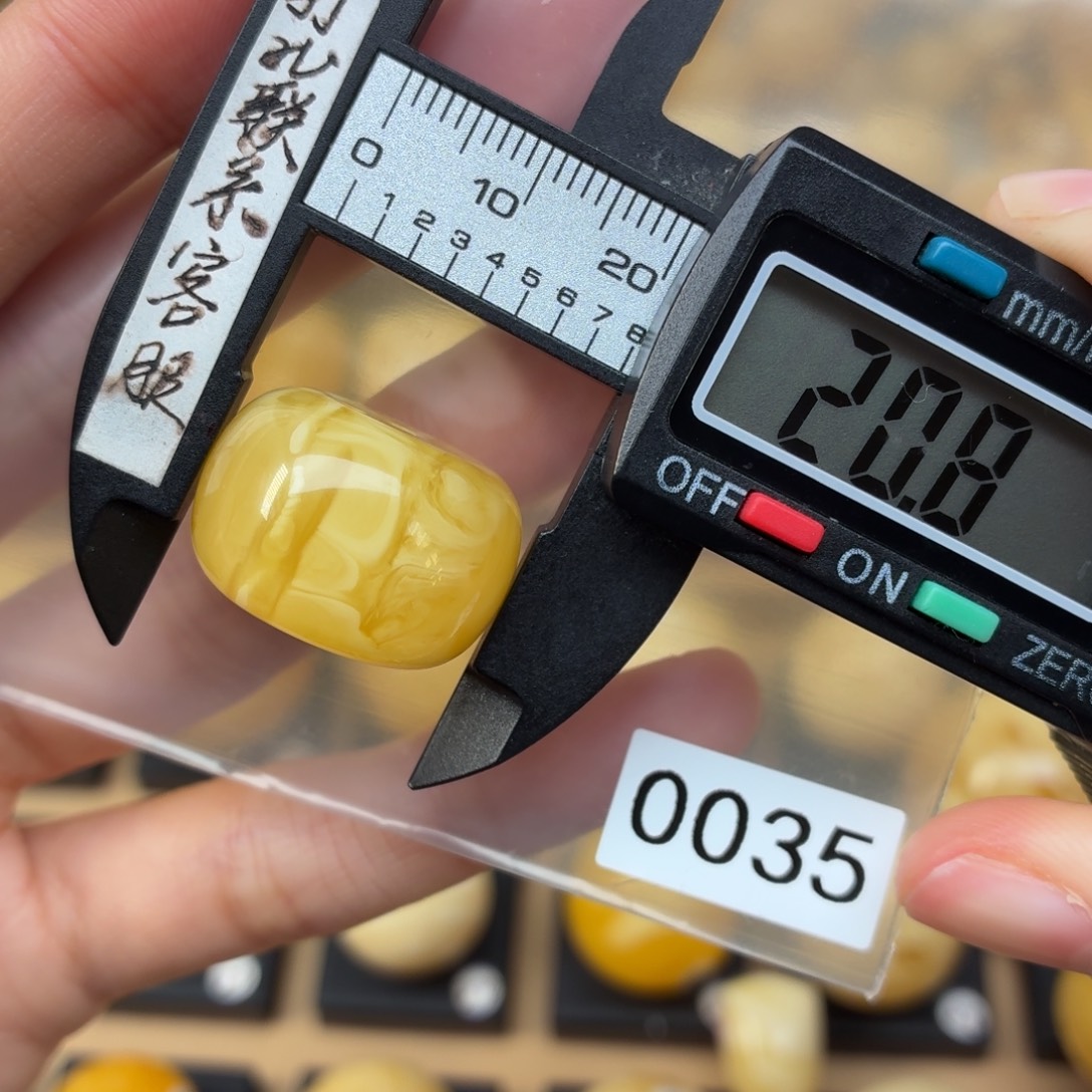 阿***建蜜蜡未镶嵌裸石蜜蜡微瑕