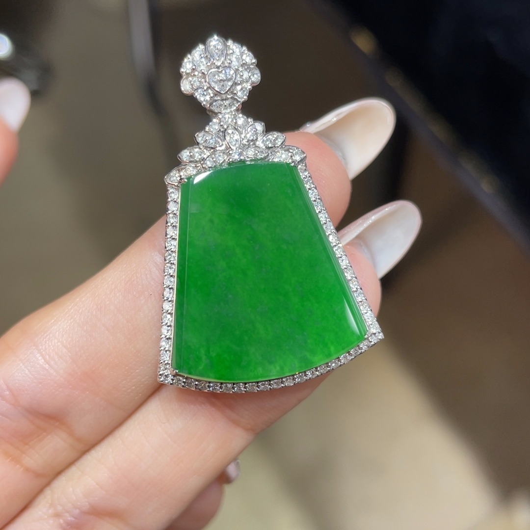 翡翠颈饰18K金镶嵌天然缅甸翡翠a货