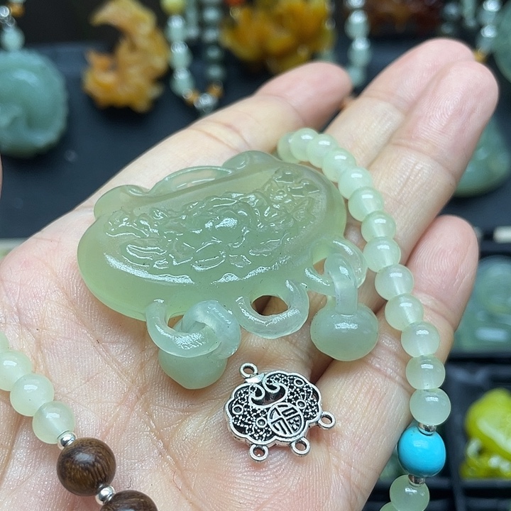 未镶嵌蛇纹石玉颈饰