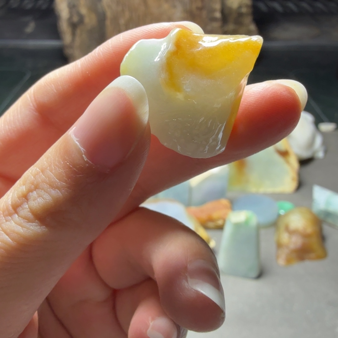 飘***子翡翠未镶嵌颈饰翡翠定制