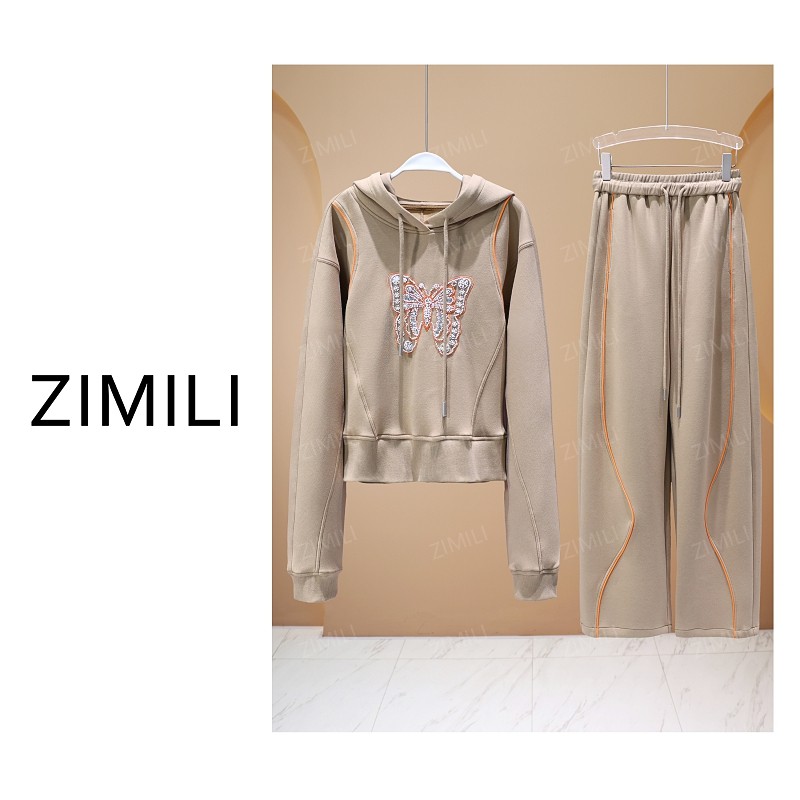 【亮哥女装】2025秋冬新品《卡布奇诺》卡其色蝴蝶珠片绣连帽套装5980