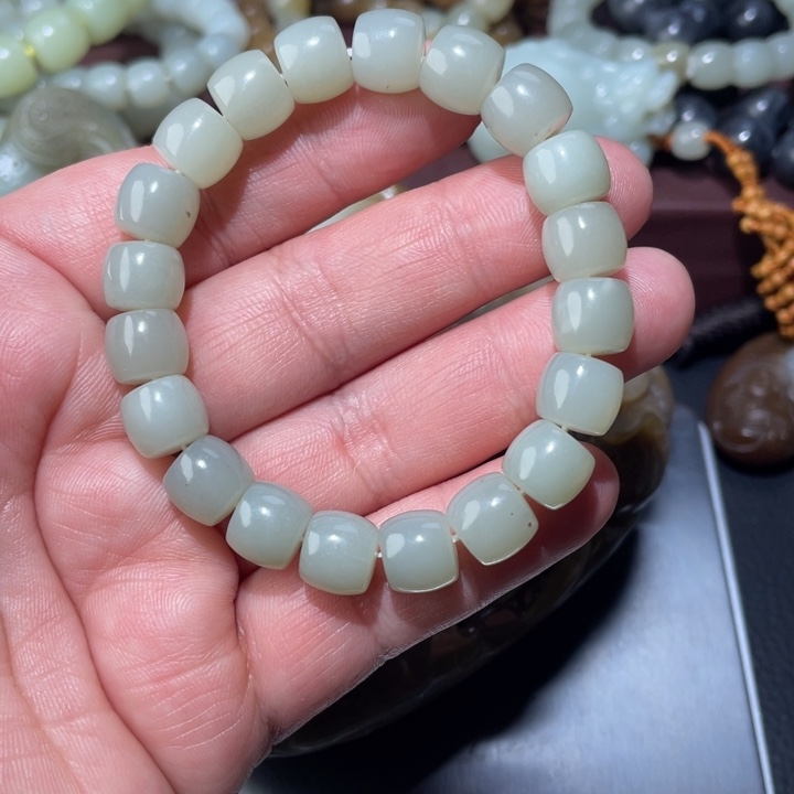 随***安和田玉未镶嵌挂件