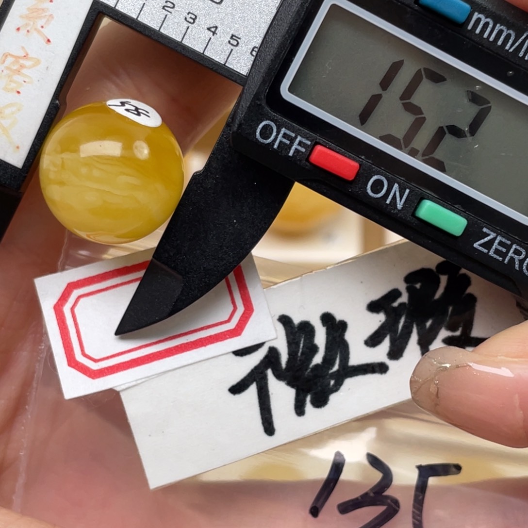 蜜蜡裸石未镶嵌放****人微瑕