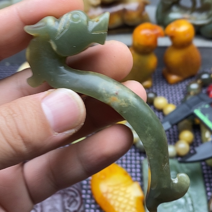 未镶嵌蛇纹石玉颈饰