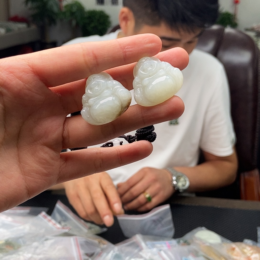 和田玉未镶嵌颈饰颜色多样性发拍一发一