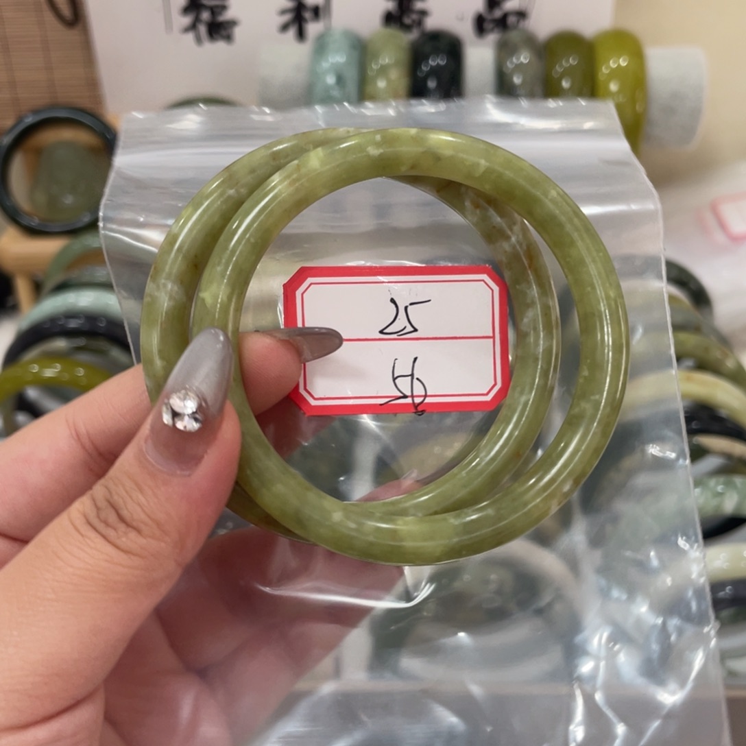 蛇纹石玉手镯未镶嵌