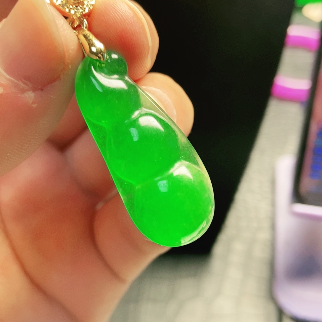 翡翠18K金镶嵌颈饰吊坠