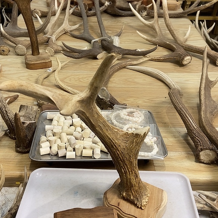 中国大陆鹿角盘玩手把件