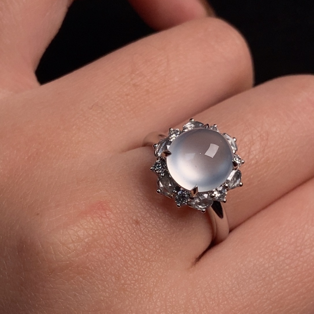 翡翠戒指18K金镶嵌翡翠白蛋戒指