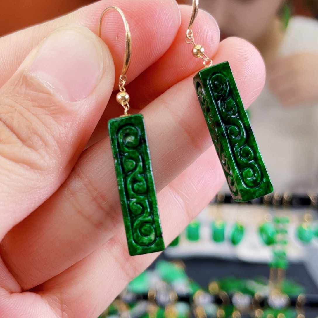 翡翠18K金镶嵌耳饰