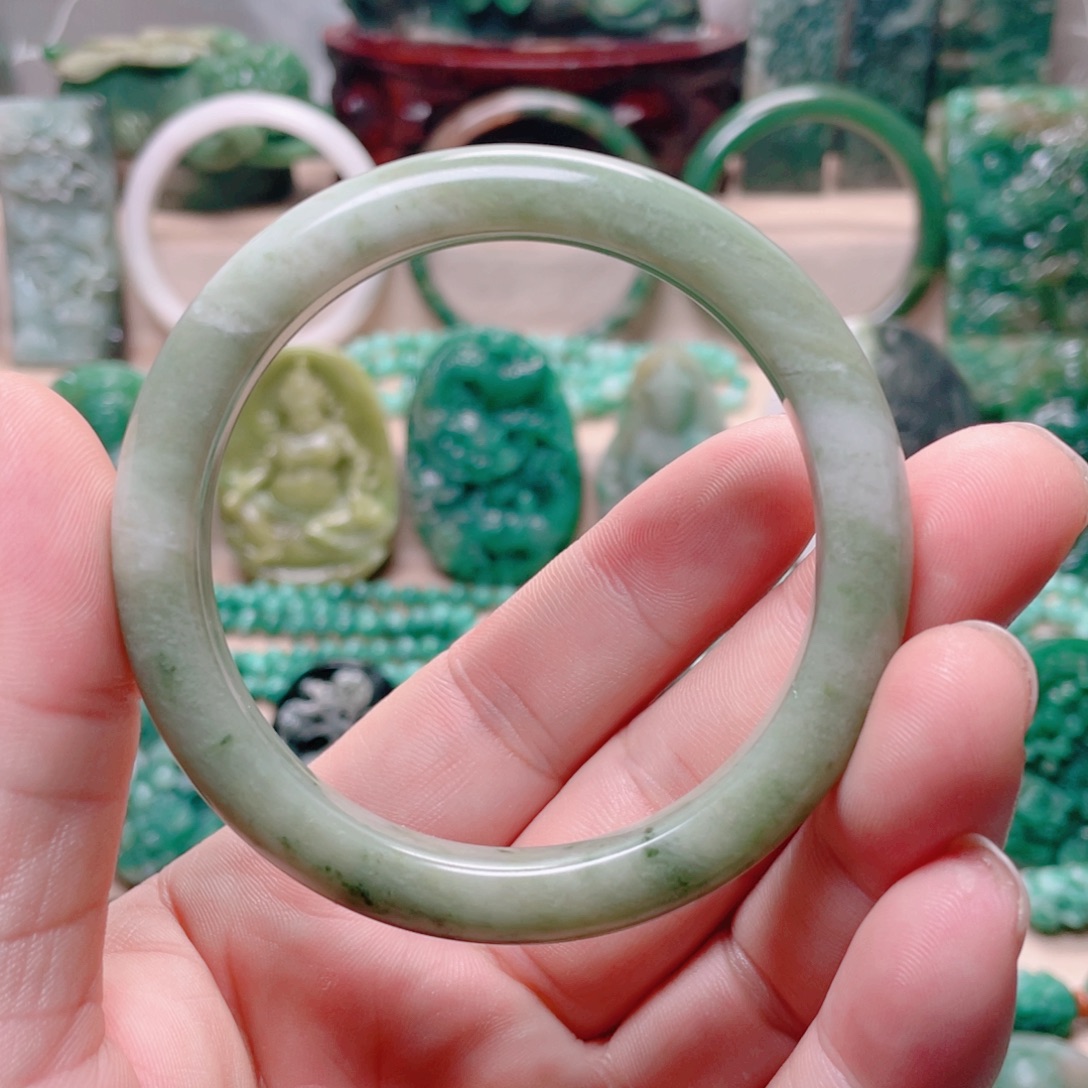 独山玉未镶嵌手镯