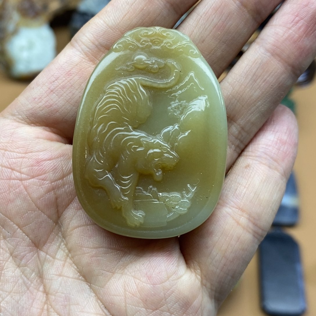 和田玉未镶嵌挂件定制