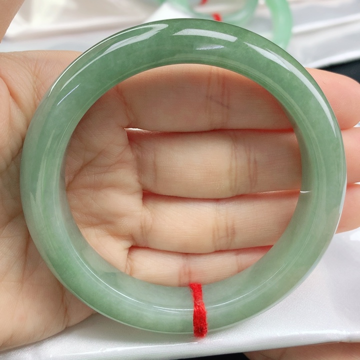 翡翠手镯未镶嵌油青57