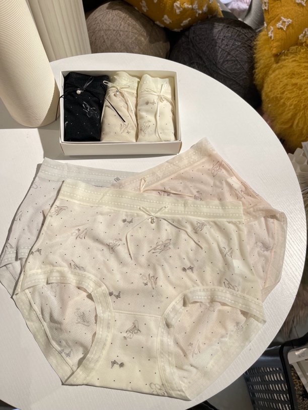 3条装 郁金香开 春夏无痕大包臀女士内裤