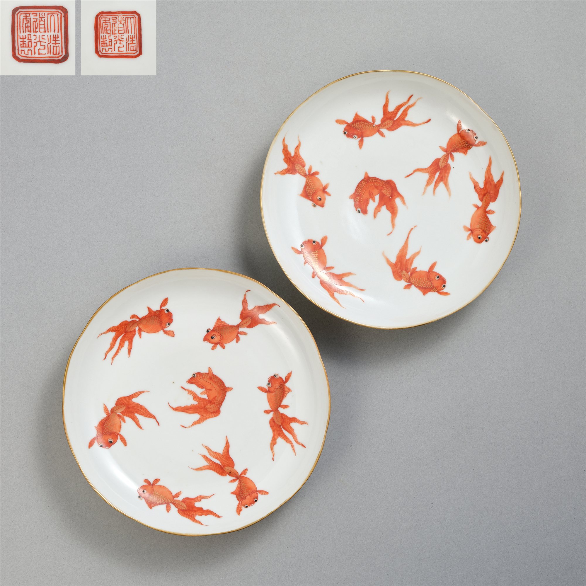 LOT107 清道光矾红金鱼纹盘一对