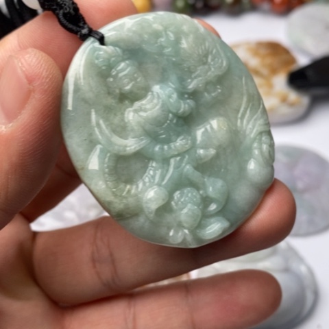 翡翠颈饰未镶嵌翡翠