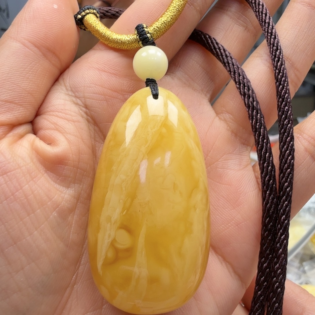 丽***丽琥珀未镶嵌裸石你好