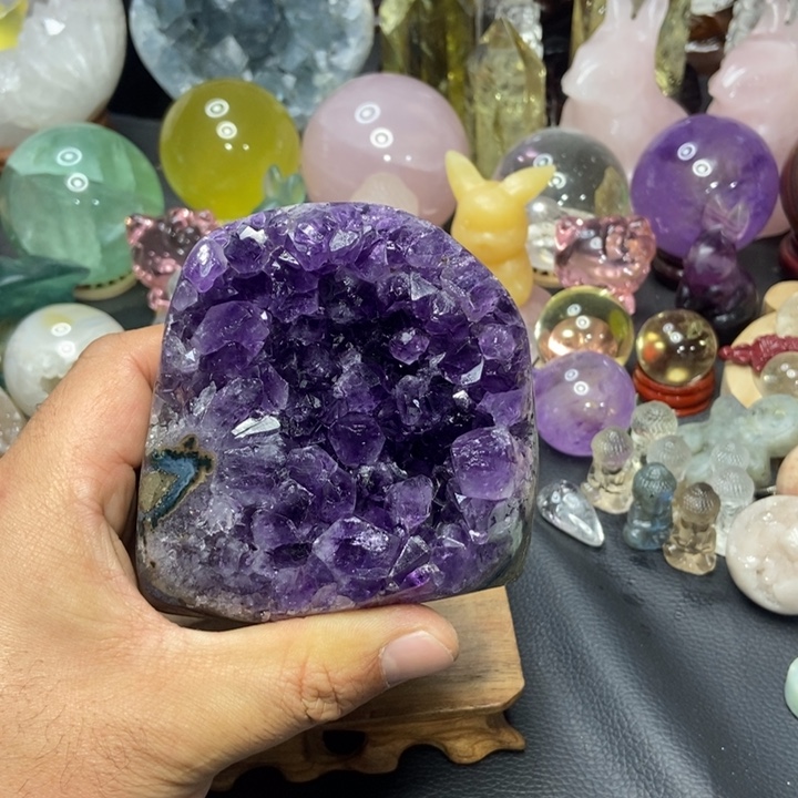 水晶摆件未镶嵌笑*哈晶镇