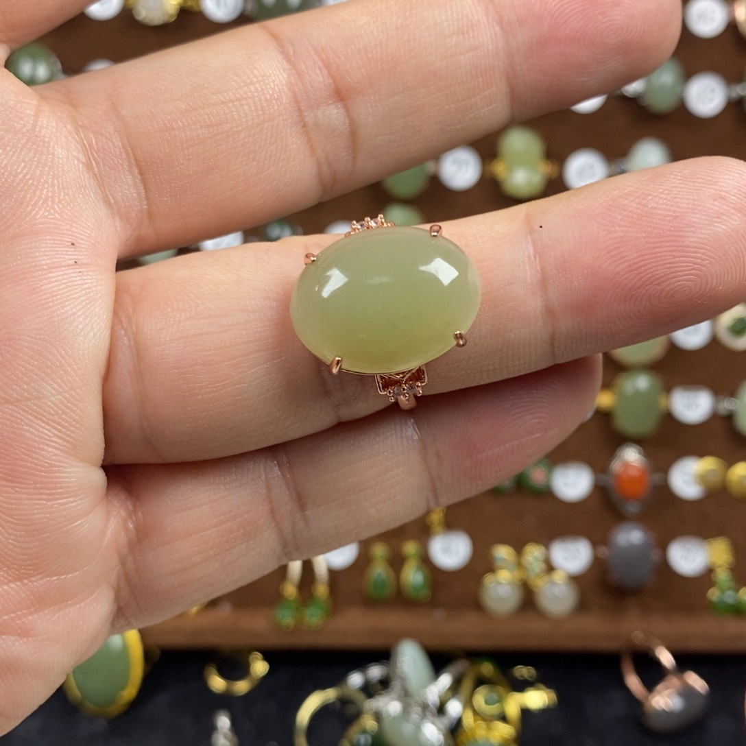 和田玉（青白玉）戒指合金