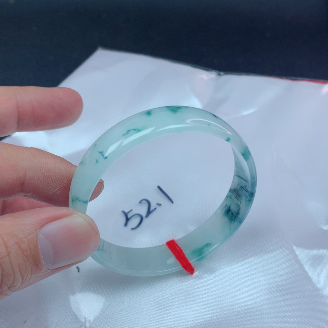 翡翠手镯未镶嵌翡翠手镯