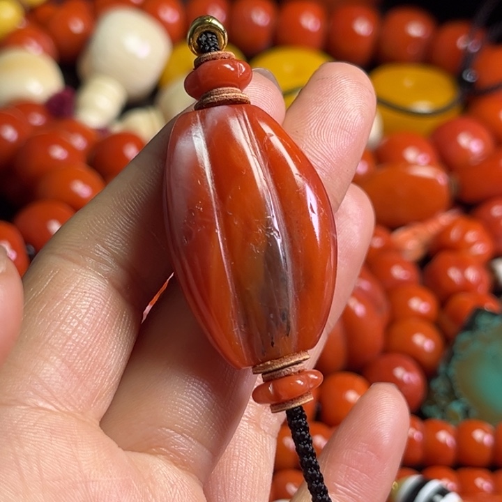 颈饰琉璃無*有琉璃………….