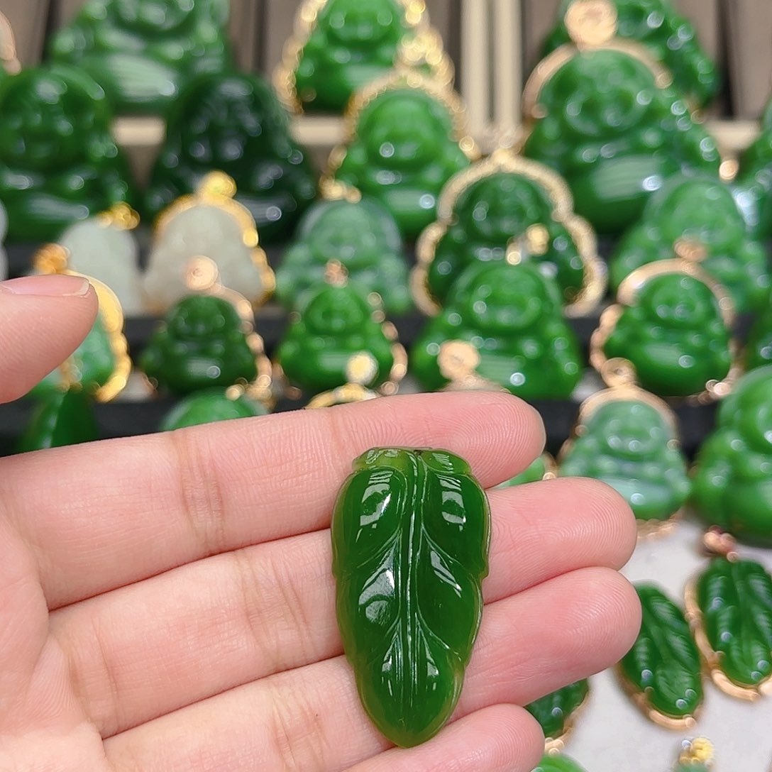 和田玉（碧玉）颈饰18K金镶嵌18k金扣头