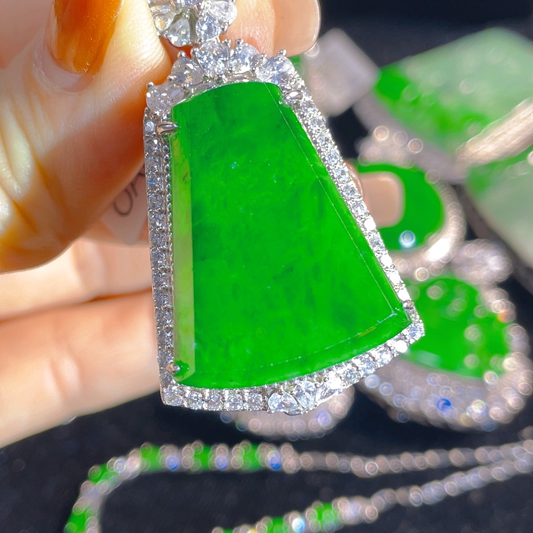 翡翠银S925镶嵌颈饰翡翠