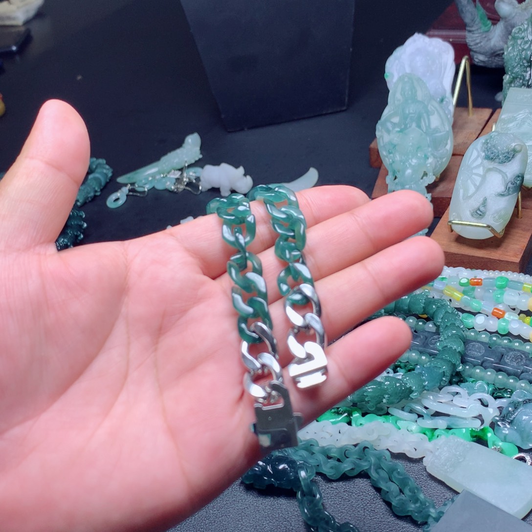 魏***毛定制翡翠未镶嵌翡翠