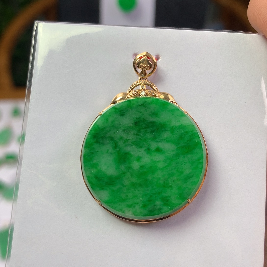 翡翠18K金镶嵌颈饰