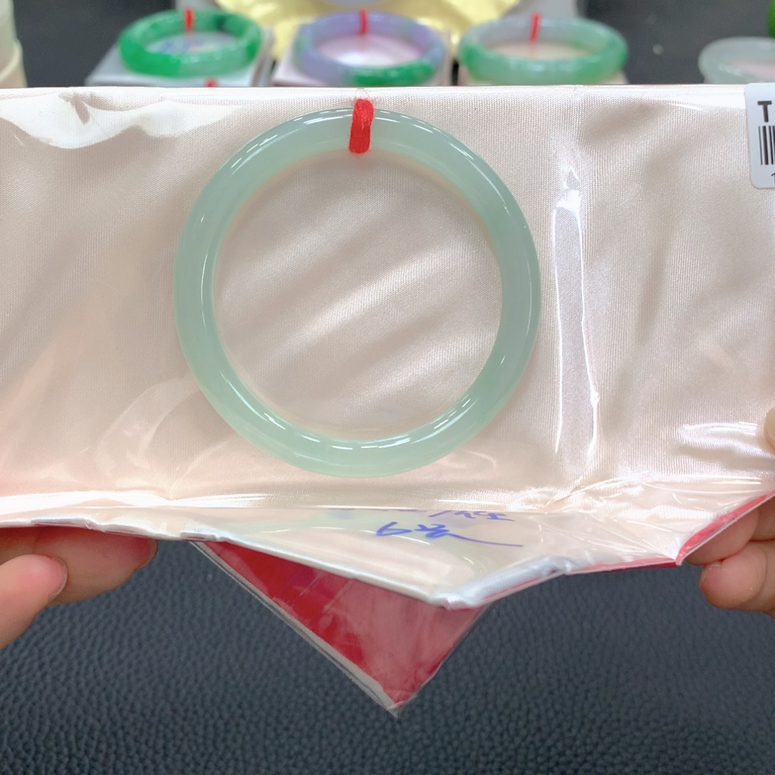 翡翠未镶嵌手镯12