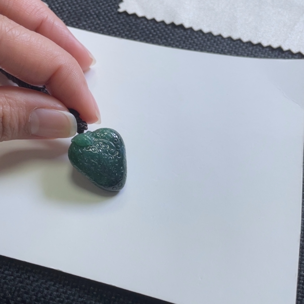 【闪购商品】翡翠颈饰未镶嵌油绿草莓吊坠