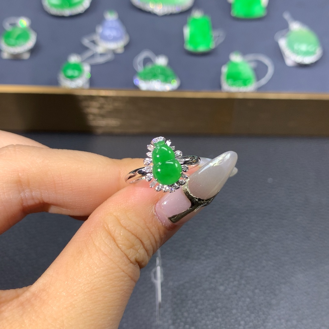 翡翠戒指18K金镶嵌翡翠