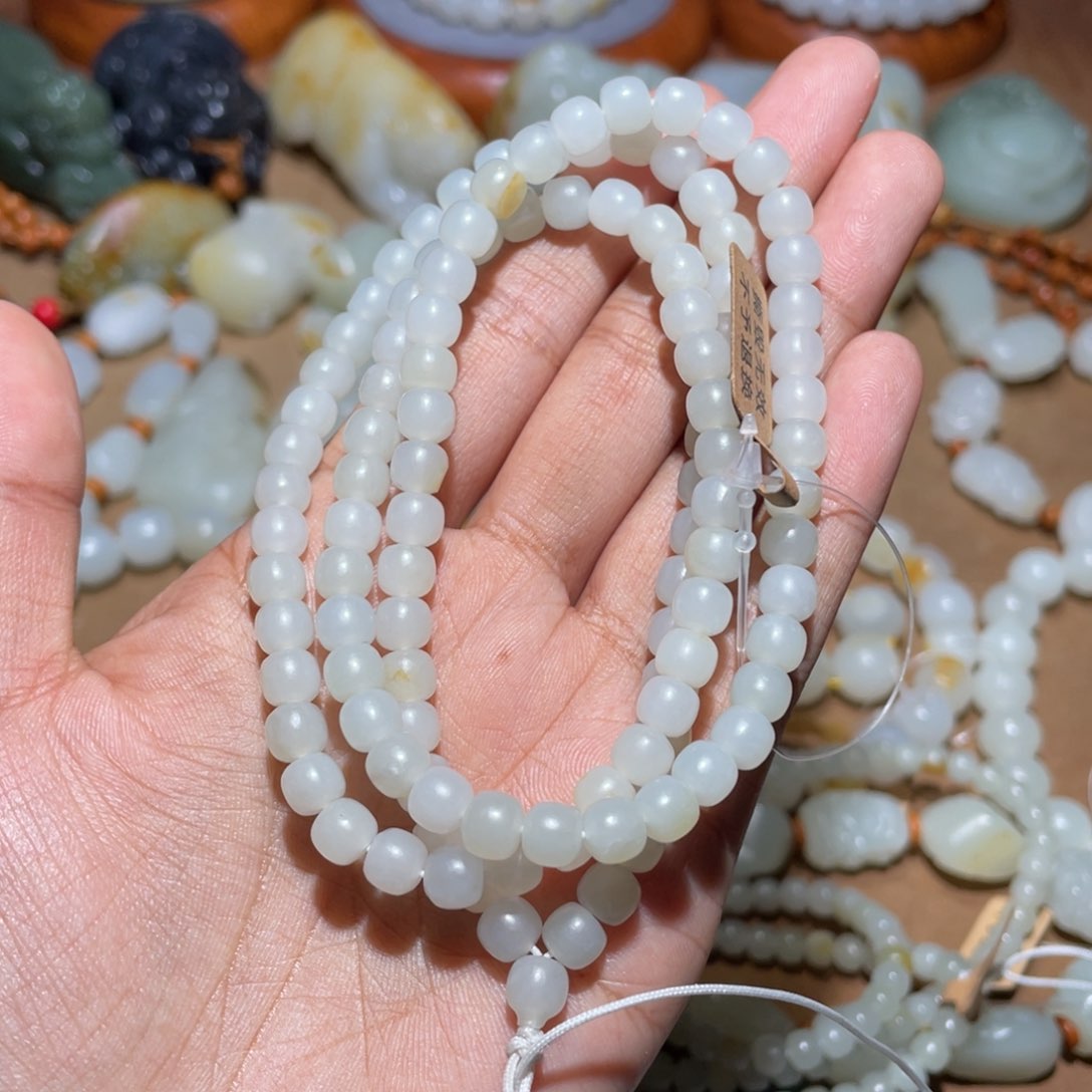 和田玉卡6老型未镶嵌犄**旯