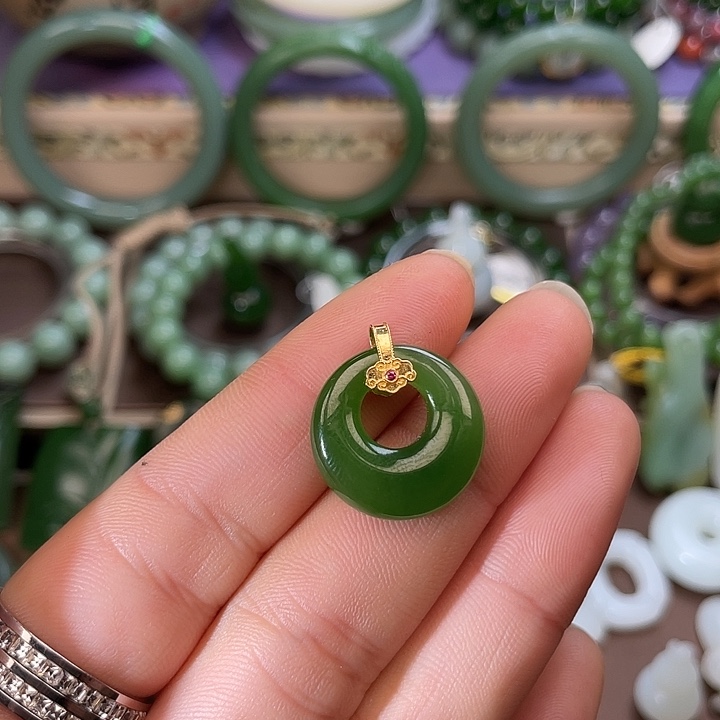 和田玉18K金镶嵌颈饰