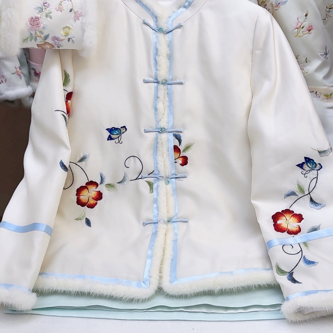 织绣真丝白色欧根纱棉服