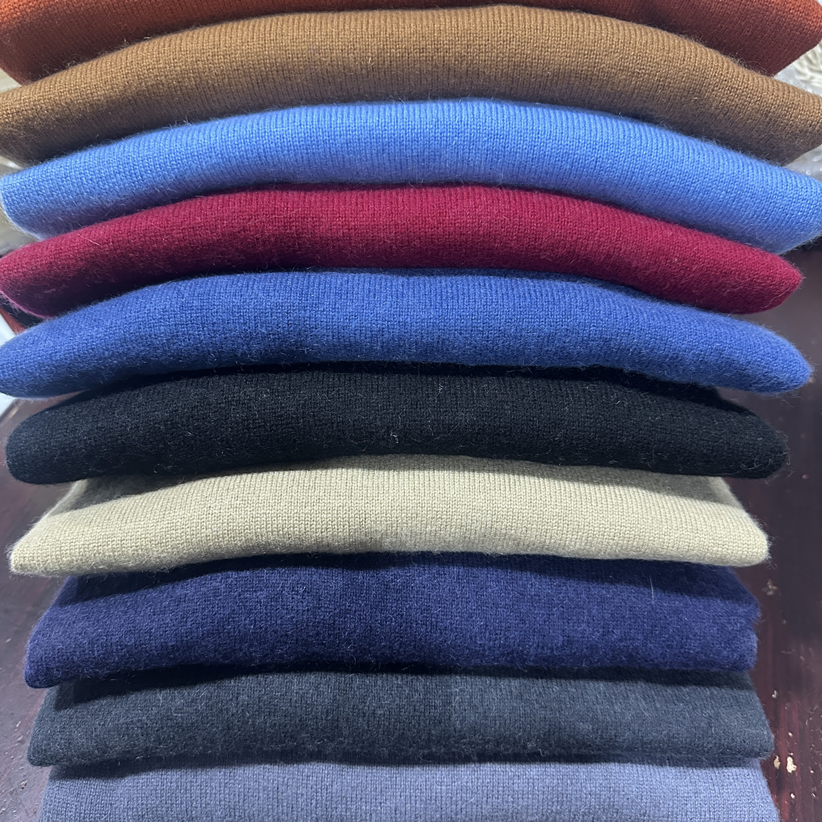 安安家男款彩色v领套头