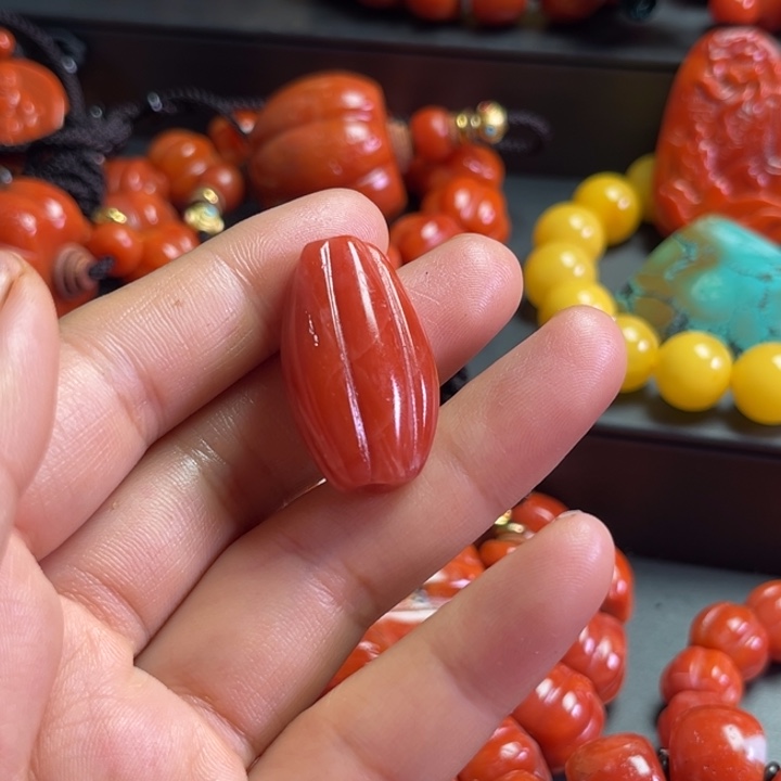 玻璃颈饰唐**?琉璃………………